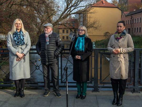 Balansujące rzeźby Jerzego Kędziory miały na stałe zniknąć z Wyspy Młyńskiej. Miasto uspokaja miłośników sztuki