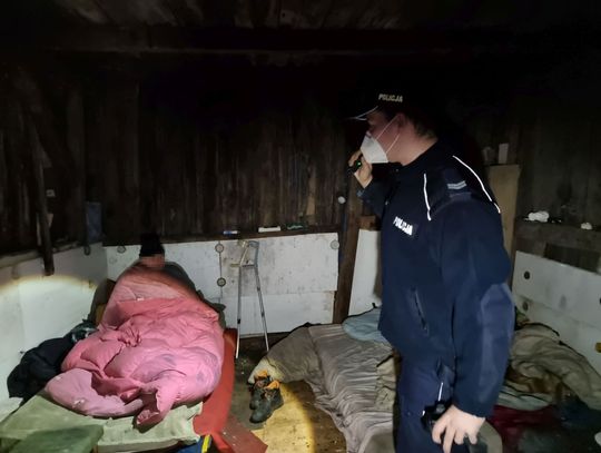 Bydgoscy policjanci i strażnicy miejscy kontrolowali miejsca przebywania osób bezdomnych