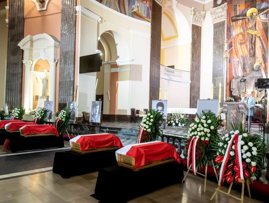 Bydgoszcz: Pochowano pięciu straconych bohaterów podziemia antykomunistycznego