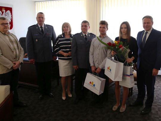 Bydgoszczanin wyciągnął kobietę z Brdy - został odznaczony medalem!