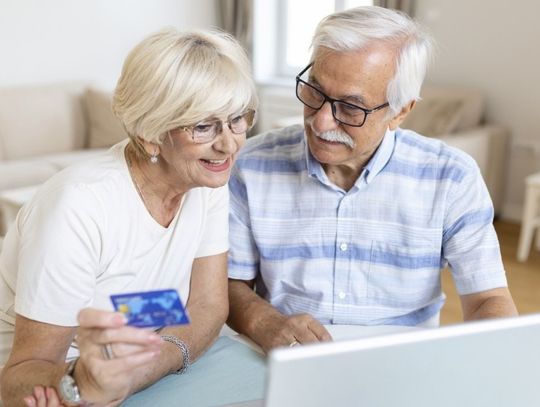 Coraz więcej świadczeń z ZUS trafia na konta bankowe