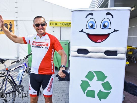 "Cycling Recycling – Wisła z prądem". Dominik Dobrowolski ze swoją eko-lodówką w Bydgoszczy! 