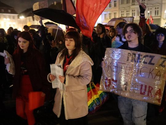 "Czerwona kartka za aborcję" w Bydgoszczy. Protest w rocznicę wyroku Trybunału