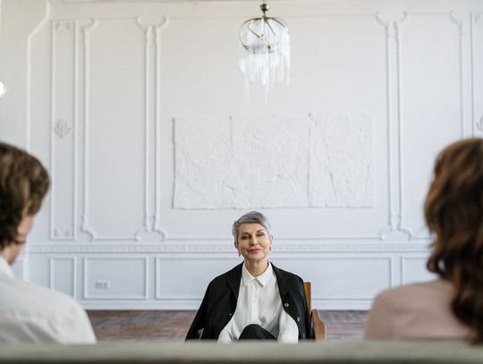 Czy można sprzedać udziały w mieszkaniu ze spadku?