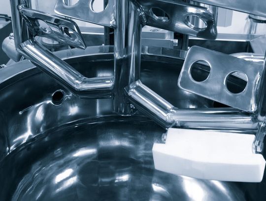 Dlaczego farmacja wymaga specjalnej obróbki stali nierdzewnej?