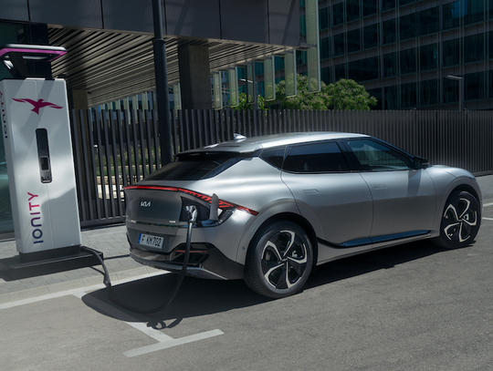 Elektromobilność w Polsce 2024: Trendy, Innowacje i Przyszłość Transportu