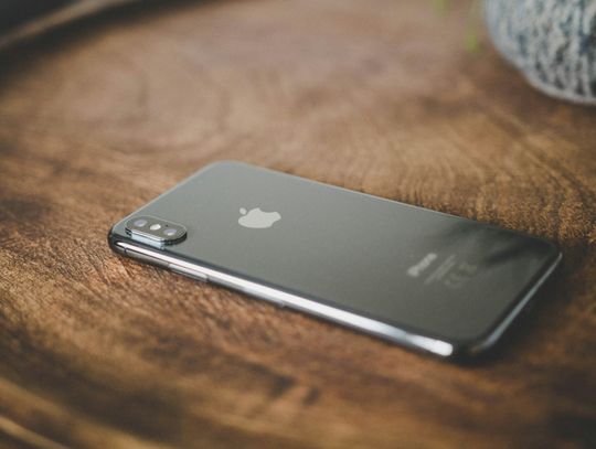 Ewolucja iPhone od X do 15 generacji