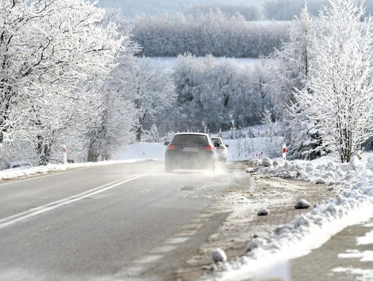 GDDKiA: Ślisko na drogach; jazdę utrudnia padający śnieg i błoto pośniegowe