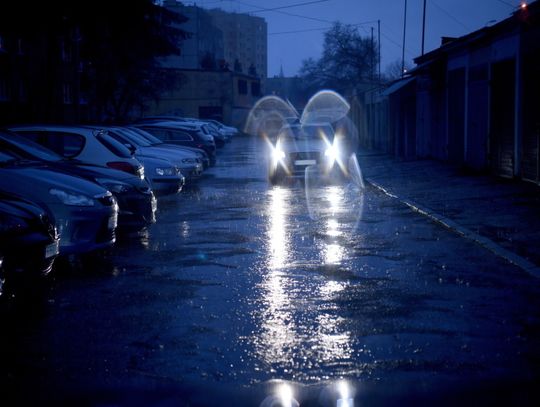 GDDKiA: Śnieg i deszcz utrudniają jazdę w 12 województwach