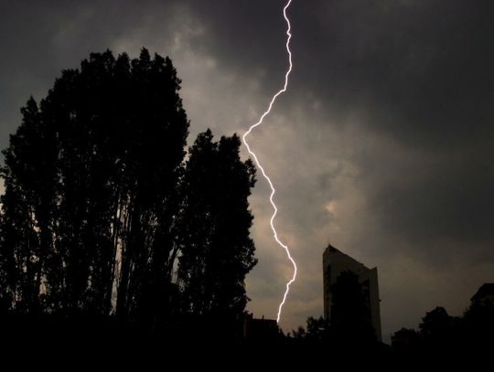 IMGW i RCB ostrzegają przed burzami w przeważającej części kraju