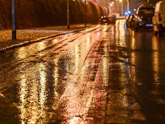 IMGW ostrzega: marznące opady w 13 województwach; Alert RCB: gołoledź w dziewięciu województwach