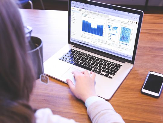 Jak poprawić widoczność strony firmowej w Google w 2026 roku