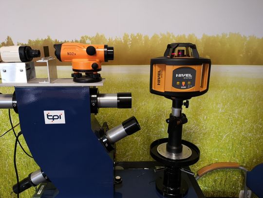 Jak wybrać niwelator optyczny do pracy w trudnych warunkach terenowych?