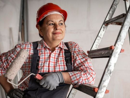 Jak zaprojektować łazienkę przyjazną dziadkom, nie rezygnując z rodzinnego stylu?