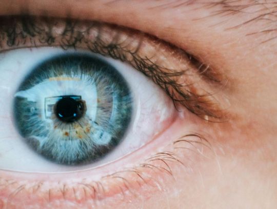 Jak zmienić swój wygląd? Kolorowe soczewki