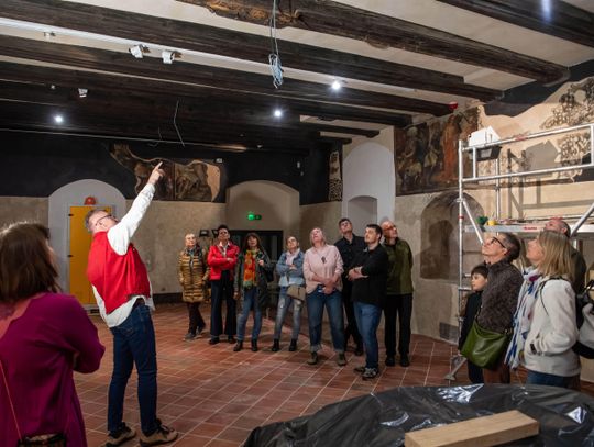 Jakie tajemnice skrywał przez ponad wiek klasztorny refektarz? Muzeum Okręgowe pokaże ocalony przez konserwatorów unikat na skalę Polski