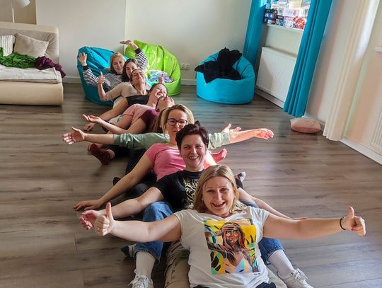 Joga śmiechu w bydgoskim centrum handlowym