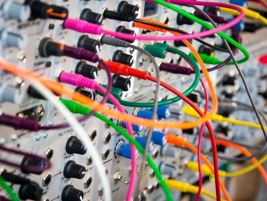 Konektory elektryczne — sposób na bezpieczne zakończenie przewodów