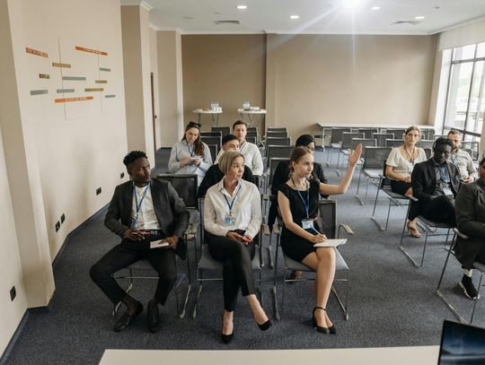 Konferencja, szkolenie czy warsztat? Jak dobrać format do celu wydarzenia