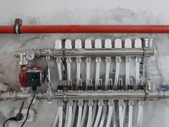 Które materiały instalacyjne warto kupować lokalnie w Bydgoszczy?