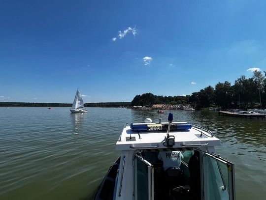 Kujawsko-pomorscy policjanci czuwają nad bezpieczeństwem osób wypoczywających nad wodą. Pierwsze wakacyjne podsumowania