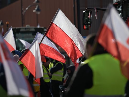 Kujawsko-pomorskie: Rolnicy blokują węzły na A1 w Lubiczu, Turznie i Grudziądzu i drogi ekspresowe