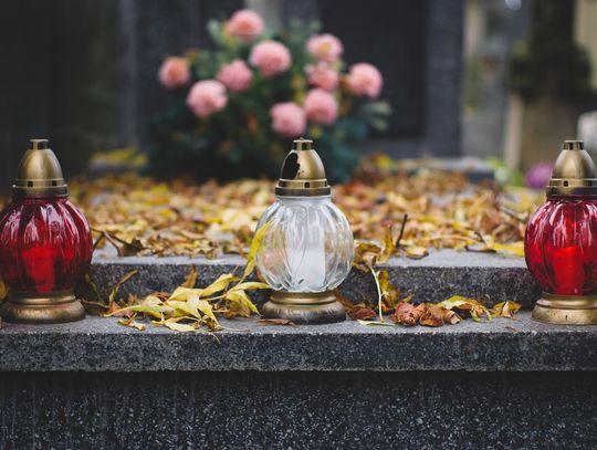 Kujawsko-pomorskie: Ukradła na cmentarzu wkład do zniczy, bo chciała zapalić go na grobie znajomego