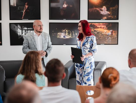Literatura, fotografia i spora dawka humoru - spotkanie autorskie Piotra Jakuba Karcza