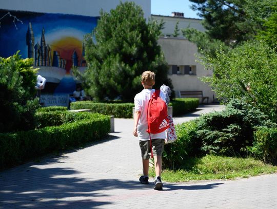 Minister Czarnek: 1 września wrócimy w trybie stacjonarnym do szkół