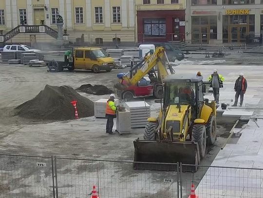 Na Starym Rynku rozpoczęły się prace przy przebudowie chodników