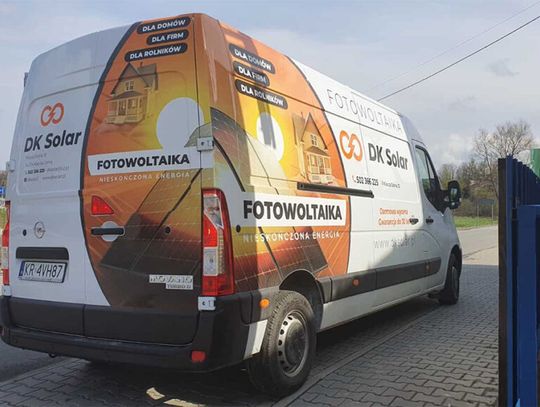 Naklejki jako gadżet do promocji – niski koszt na ciekawą kampanię reklamową