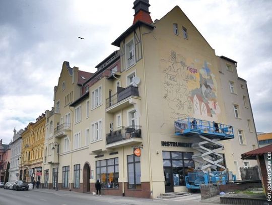 Nowy mural u zbiegu ul. Śniadeckich i Gdańskiej. Przedstawia symbole Bydgoszczy