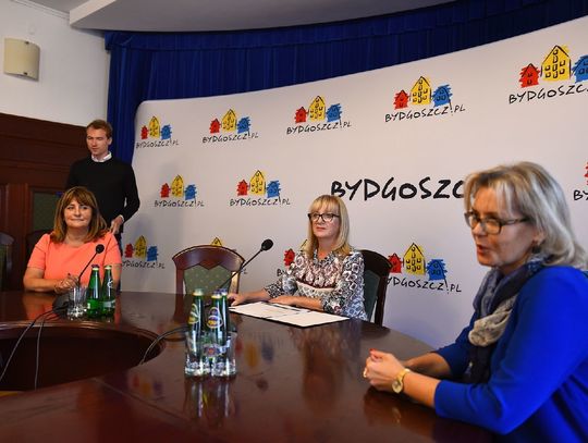 O powrocie do szkół w Bydgoszczy podczas konferencji prasowej 