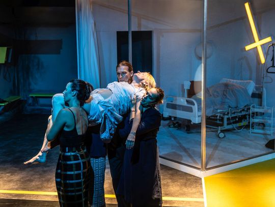 Pięć premier, Festiwal Prapremier i ponad 12 tysięcy widzów i widzek. Teatr Polski w Bydgoszczy podsumowuje sezon 2025/2026