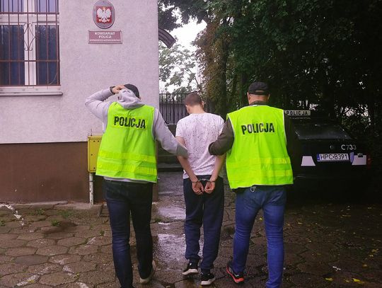 Podpalali śmietniki na terenie Bydgoszczy. Zostali zatrzymani i usłyszeli już zarzuty