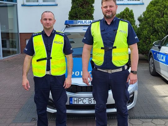 Policjanci pilotowali samochód z 20 miesięcznym chłopczykiem, którego życie było zagrożone