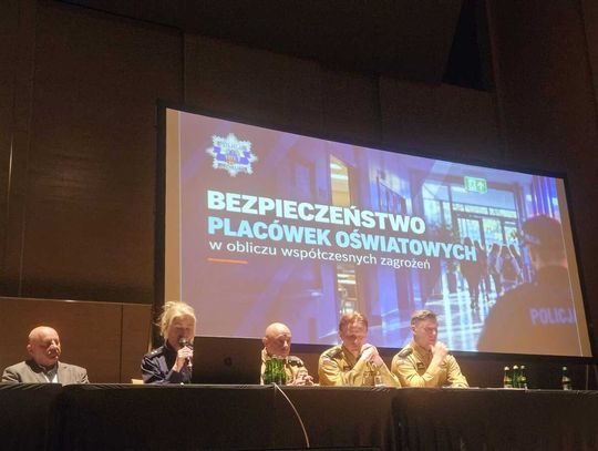 Policjanci z regionu szkolą dyrektorów placówek oświatowych w zakresie bezpieczeństwa