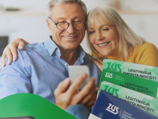Ponad 1,1 mln seniorów z mLegitymacją ZUS w telefonie