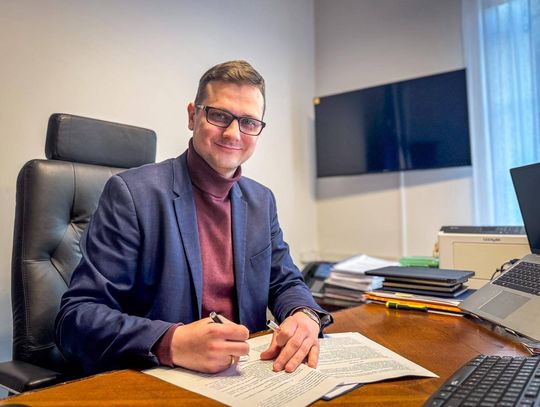 Ponad 580 linii komunikacyjnych wspartych dofinansowaniem. Umowy w ramach Funduszu Rozwoju Przewozów Autobusowych na 2026 rok w województwie podpisane