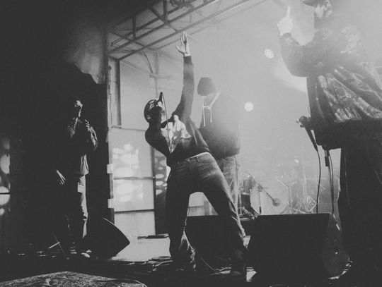 Queshop – sklep hip-hopowy z odzieżą streetwear’ową i świetną muzyką. Sprawdź!