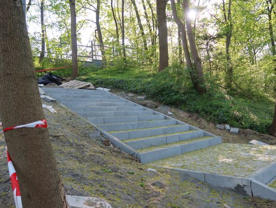 Rozpoczęła się przebudowa schodów łączących ul. Toruńską z Cmentarzem Bohaterów Bydgoszczy
