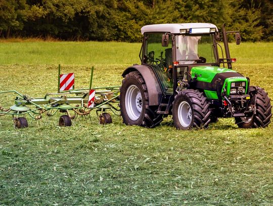 Sadki. Po pijanemu prowadził ciągnik - stracił prawo jazdy 