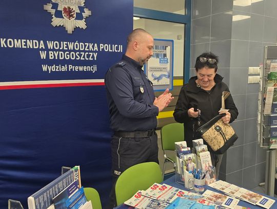 "Senior mówi: SPRAWDZAM. Świadomy senior w świecie dezinformacji" wspólne działania Policji i ZUS