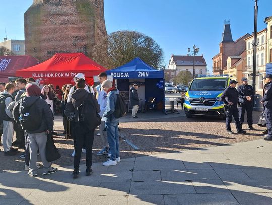 "Spokrewnieni służbą" – akcja krwiodawcza i prezentacja pracy policjantów w Żninie