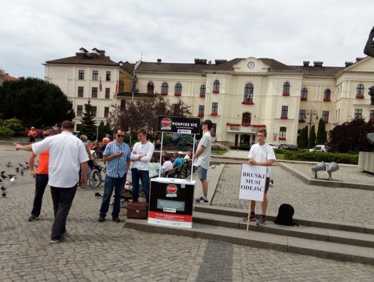 "Stop Uchodźcom". Na Starym Rynku zbierano podpisy