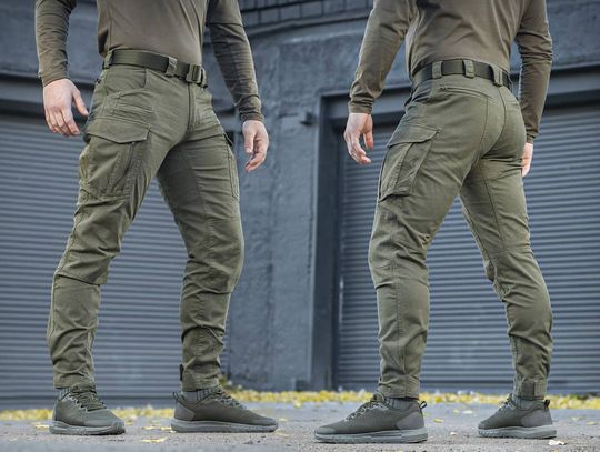 Styl taktyczny M-TAC w mieście: jak nosić spodnie softshell?