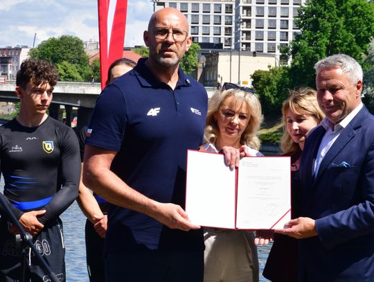 Świetne informacje dla sportu w województwie kujawsko-pomorskim. Minister Sportu i Turystyki, Jakub Rutnicki, wręczył decyzje na projekty o wartości blisko 23 mln zł.