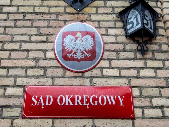 Toruń: Rodzice oskarżeni o spowodowanie śmierci córki; grozi im dożywocie
