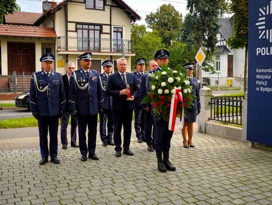 Uczczenie pamięci poległych policjantów w rocznicę utworzenia Polskiego Cmentarza Wojennego w Miednoje
