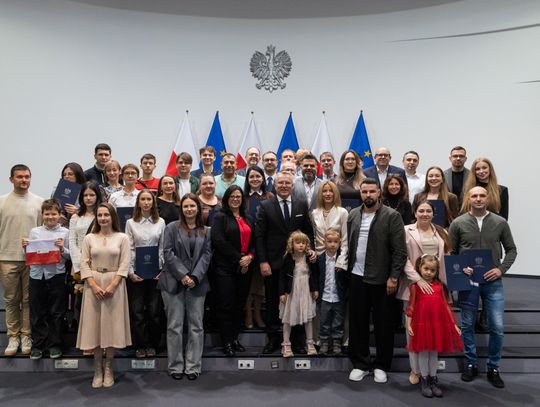Uroczystość wręczenia decyzji o uznaniu za obywatela polskiego w Bydgoszczy
